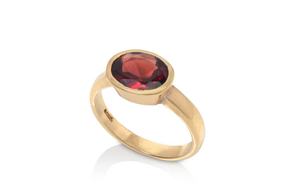 18ct Gold Garnet Ring